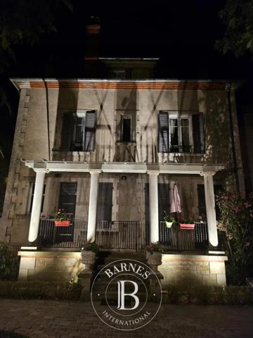 Nevers, Maison d'hôtes 9 Chambres -  450 m² à vendre