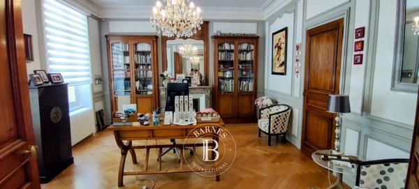 Nevers, Maison d'hôtes 9 Chambres -  450 m² à vendre