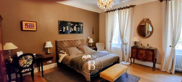 Nevers, Maison d'hôtes 9 Chambres -  450 m² à vendre
