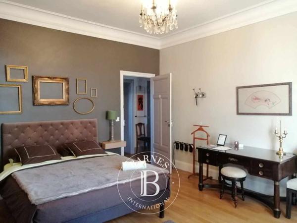 Nevers, Maison d'hôtes 9 Chambres -  450 m² à vendre