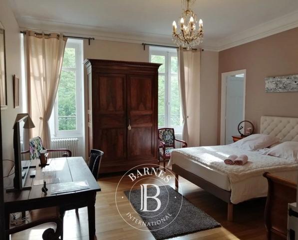 Nevers, Maison d'hôtes 9 Chambres -  450 m² à vendre