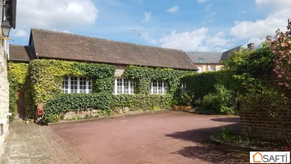 Charmante maison de 4/5 chambres avec dépendance, école et commerces à pied