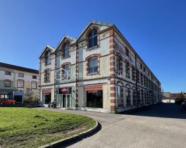 Immeuble de 1 600 m²