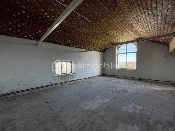 Immeuble de 1 600 m²