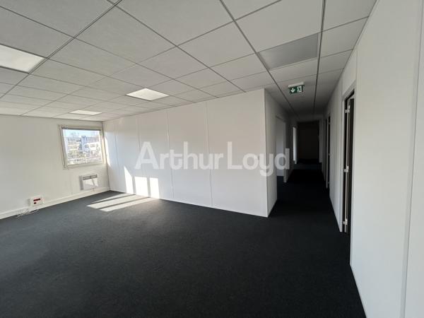 Bureaux à louer à Loos - Plateaux rénovés, modulables avec parkings sécurisés