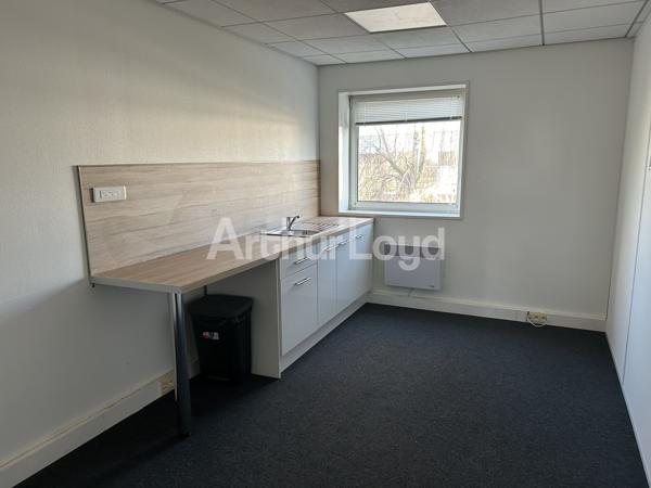 Bureaux à louer à Loos - Plateaux rénovés, modulables avec parkings sécurisés