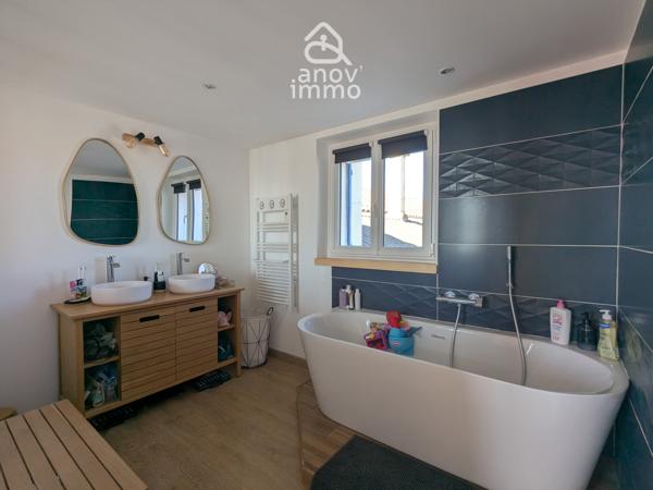 Maison
                                                                                                                                                                                                                                                                                                                        5 pièce(s)                                                                                                                                                                                                          4 chambre(s)                                                                                                                                                                                                          147  m²