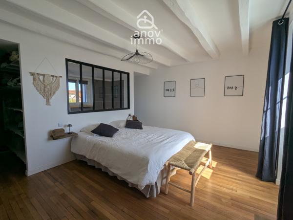 Maison
                                                                                                                                                                                                                                                                                                                        5 pièce(s)                                                                                                                                                                                                          4 chambre(s)                                                                                                                                                                                                          147  m²