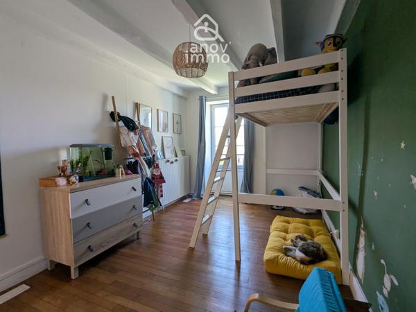 Maison
                                                                                                                                                                                                                                                                                                                        5 pièce(s)                                                                                                                                                                                                          4 chambre(s)                                                                                                                                                                                                          147  m²