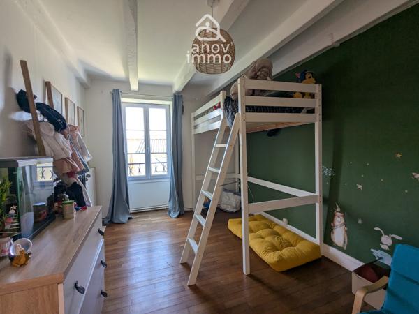 Maison
                                                                                                                                                                                                                                                                                                                        5 pièce(s)                                                                                                                                                                                                          4 chambre(s)                                                                                                                                                                                                          147  m²