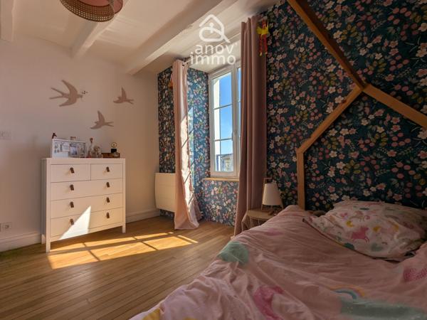 Maison
                                                                                                                                                                                                                                                                                                                        5 pièce(s)                                                                                                                                                                                                          4 chambre(s)                                                                                                                                                                                                          147  m²