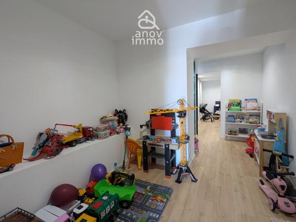 Maison
                                                                                                                                                                                                                                                                                                                        5 pièce(s)                                                                                                                                                                                                          4 chambre(s)                                                                                                                                                                                                          147  m²