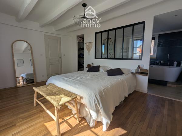 Maison
                                                                                                                                                                                                                                                                                                                        5 pièce(s)                                                                                                                                                                                                          4 chambre(s)                                                                                                                                                                                                          147  m²