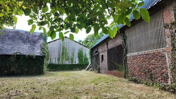 Demeure de caractère – Ancienne Ferme Seigneuriale – 215 m² + combles aménageables – Dépendances