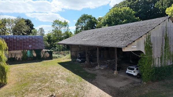 Demeure de caractère – Ancienne Ferme Seigneuriale – 215 m² + combles aménageables – Dépendances