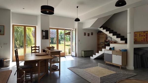 Demeure de caractère – Ancienne Ferme Seigneuriale – 215 m² + combles aménageables – Dépendances