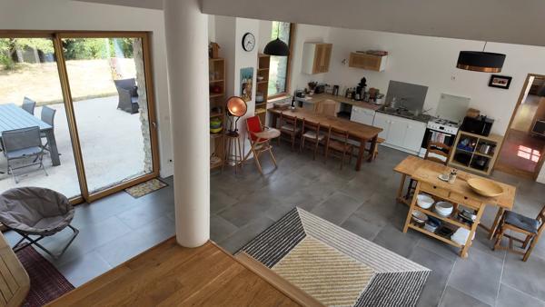 Demeure de caractère – Ancienne Ferme Seigneuriale – 215 m² + combles aménageables – Dépendances