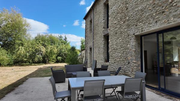 Demeure de caractère – Ancienne Ferme Seigneuriale – 215 m² + combles aménageables – Dépendances