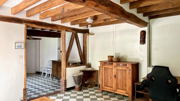 Maison
                                                                                                                                                                                                                                                                                                                        6 pièce(s)                                                                                                                                                                                                          3 chambre(s)                                                                                                                                                                                                          105  m²