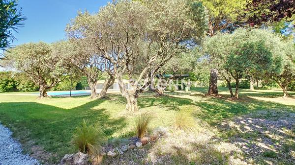 Carpentras 6 pièces, propriété de 164 m² avec piscine, avec terrain arboré et appartement indépendant