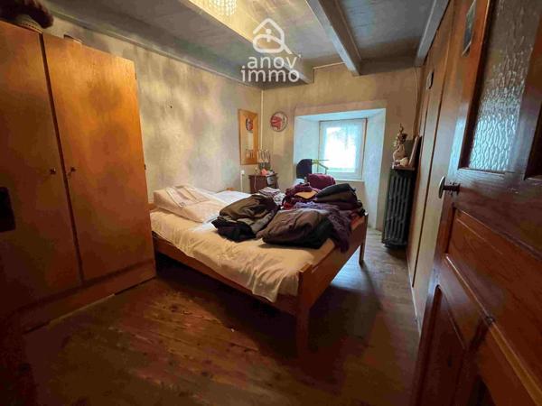 Maison de village
                                                                                                                                                                                                                                                                                                                        4 pièce(s)                                                                                                                                                                                                          3 chambre(s)                                                                                                                                                                                                          89  m²
