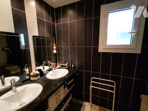 A 4 minutes du centre de Chauvigny, Belle maison de plain-pied d'environ 93 m² parfaitement ent...