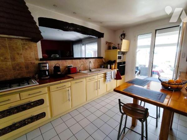 A 4 minutes du centre de Chauvigny, Belle maison de plain-pied d'environ 93 m² parfaitement ent...