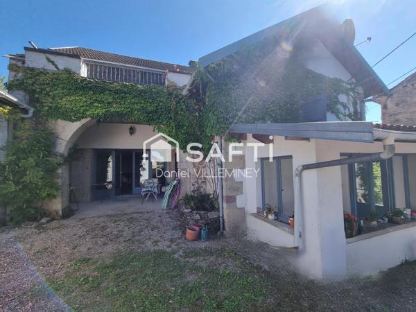 Maison ancienne rénové avec un grand terrain