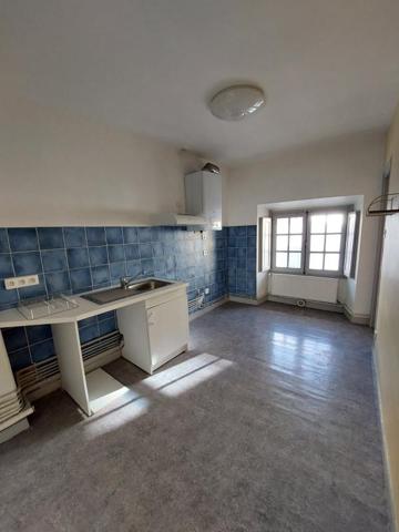 REF 10435 - 15 RUE DES FARGES - F1 au 3ème étage