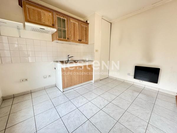 Appartement 2 pièces en rez-de-jardin avec stationnement à Étampes