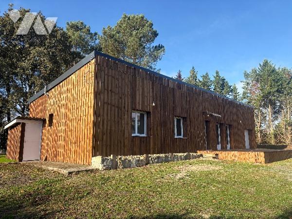 Plain-pied façon "ossature bois": pièce à vivre, 3 chambres, salle d'eau, WC, garage et jardin !