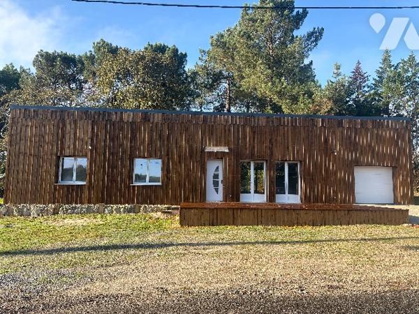 Plain-pied façon "ossature bois": pièce à vivre, 3 chambres, salle d'eau, WC, garage et jardin !