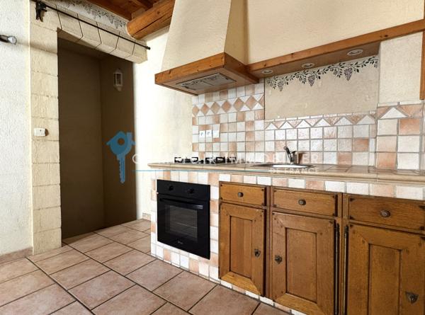 Maison de village
                                                                                                                                                                                                                                                                                                                        2 pièce(s)                                                                                                                                                                                                          1 chambre(s)                                                                                                                                                                                                          34  m²
