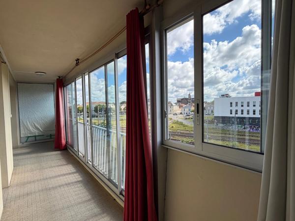 LA ROCHE SUR YON (85000) APPARTEMENT T2 / 53 M² AVEC LOGGIA CAVE ET STATIONNEMENT PRIVATIF AU 3EME SUR 3