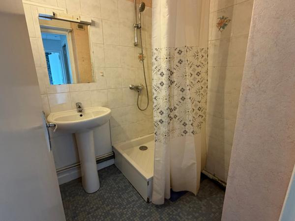 LA ROCHE SUR YON (85000) APPARTEMENT T2 / 53 M² AVEC LOGGIA CAVE ET STATIONNEMENT PRIVATIF AU 3EME SUR 3
