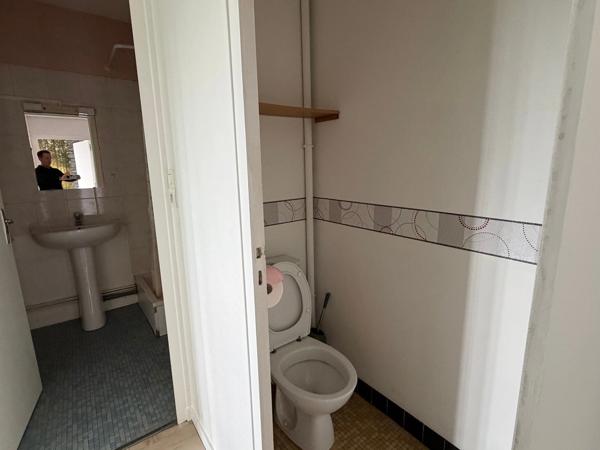 LA ROCHE SUR YON (85000) APPARTEMENT T2 / 53 M² AVEC LOGGIA CAVE ET STATIONNEMENT PRIVATIF AU 3EME SUR 3