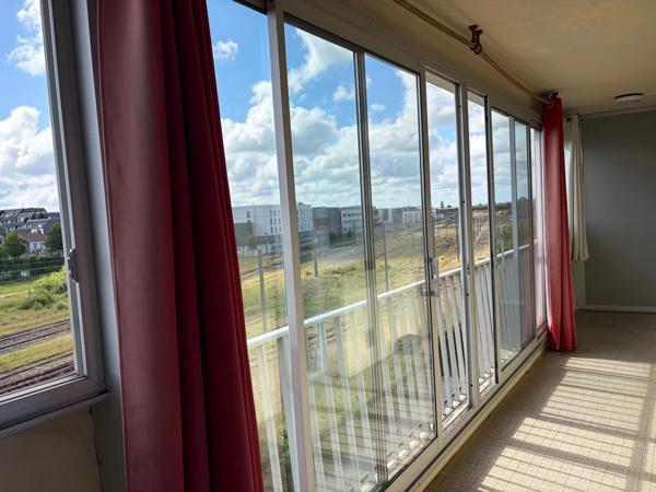 LA ROCHE SUR YON (85000) APPARTEMENT T2 / 53 M² AVEC LOGGIA CAVE ET STATIONNEMENT PRIVATIF AU 3EME SUR 3