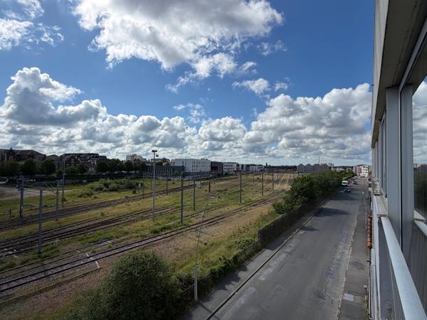 LA ROCHE SUR YON (85000) APPARTEMENT T2 / 53 M² AVEC LOGGIA CAVE ET STATIONNEMENT PRIVATIF AU 3EME SUR 3