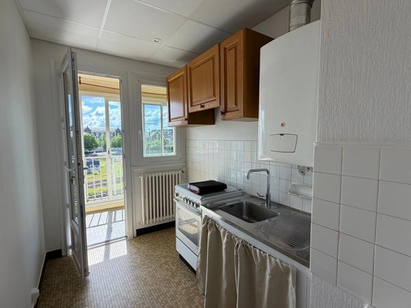 LA ROCHE SUR YON (85000) APPARTEMENT T2 / 53 M² AVEC LOGGIA CAVE ET STATIONNEMENT PRIVATIF AU 3EME SUR 3
