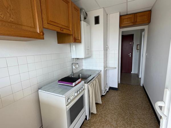 LA ROCHE SUR YON (85000) APPARTEMENT T2 / 53 M² AVEC LOGGIA CAVE ET STATIONNEMENT PRIVATIF AU 3EME SUR 3