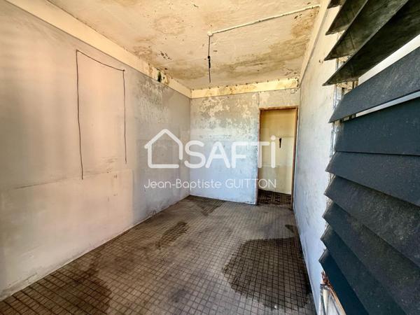 Immeuble dans le bourg local commercial et appartement