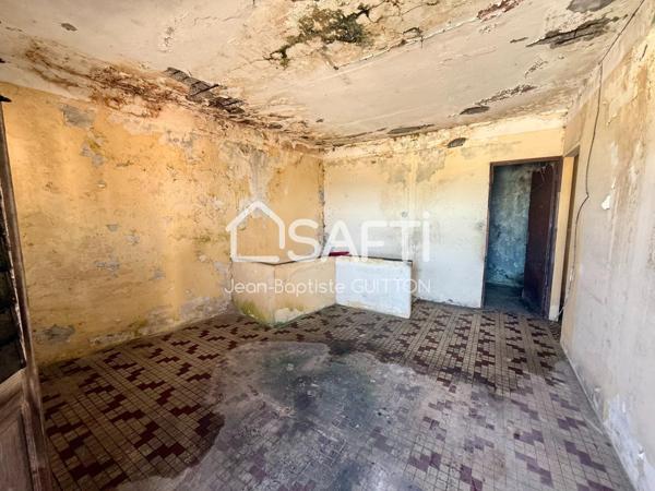 Immeuble dans le bourg local commercial et appartement