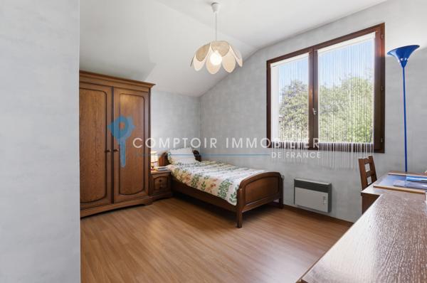 Maison
                                                                                                                                                                                                                                                                                                                        7 pièce(s)                                                                                                                                                                                                          4 chambre(s)                                                                                                                                                                                                          171  m²