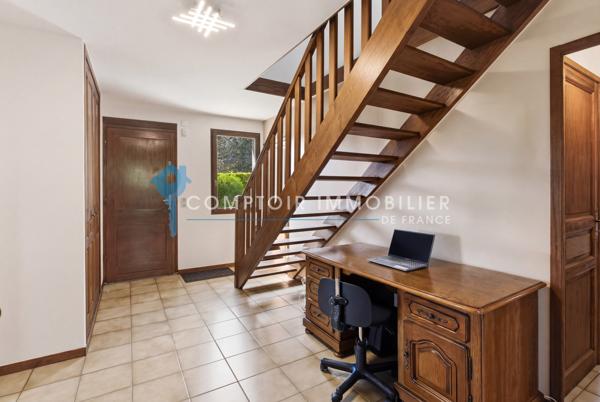Maison
                                                                                                                                                                                                                                                                                                                        7 pièce(s)                                                                                                                                                                                                          4 chambre(s)                                                                                                                                                                                                          171  m²
