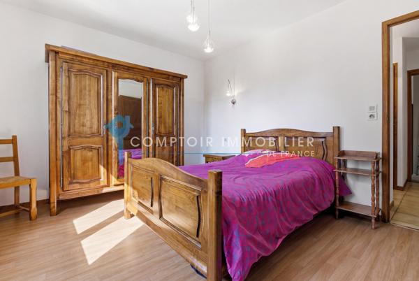Maison
                                                                                                                                                                                                                                                                                                                        7 pièce(s)                                                                                                                                                                                                          4 chambre(s)                                                                                                                                                                                                          171  m²
