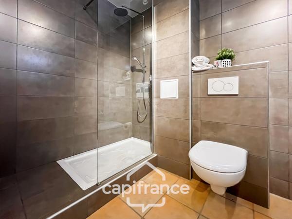 appartement REZ de JARDIN,résidence du lac, 31 m2, chambre ouverte, grande salle de douche, rangements, cave collective.