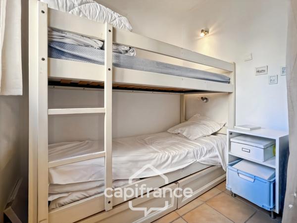 appartement REZ de JARDIN,résidence du lac, 31 m2, chambre ouverte, grande salle de douche, rangements, cave collective.