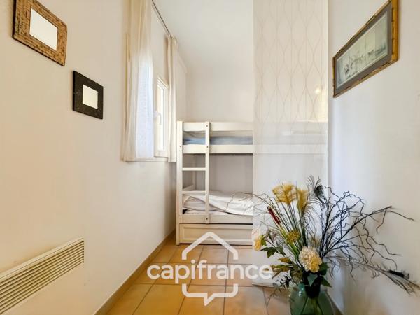 appartement REZ de JARDIN,résidence du lac, 31 m2, chambre ouverte, grande salle de douche, rangements, cave collective.