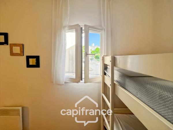 appartement REZ de JARDIN,résidence du lac, 31 m2, chambre ouverte, grande salle de douche, rangements, cave collective.