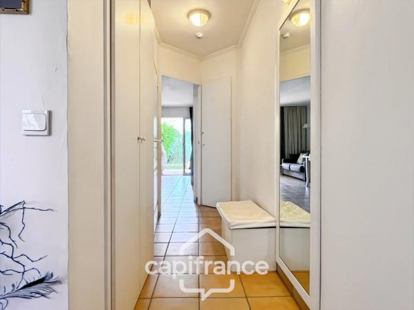 appartement REZ de JARDIN,résidence du lac, 31 m2, chambre ouverte, grande salle de douche, rangements, cave collective.